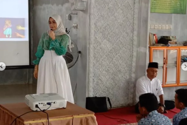 Kegiatan Penyuluhan Kesehatan dr. Kurnia Sari Syaiful, Sp. OG di SMA Negeri 1 Pasaman