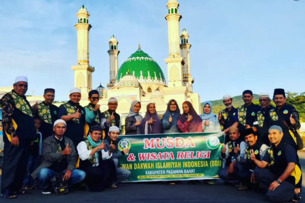 Musda Dewan Dakwah Islamiyah Indonesia Kab. Pasaman Barat sekaligus melakukan perjalanan wisata religi ke berbagai tempat