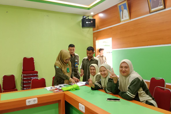 Penyerahan dana Infaq dan Sadaqah Karyawan RSI Ibnu Simpang Empat