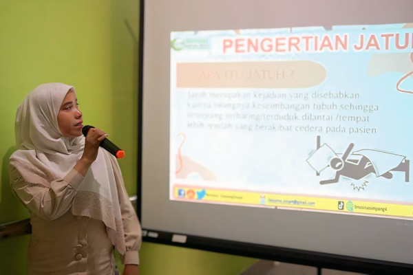 Penyuluhan Kesehatan Tentang Risiko Pasien Jatuh