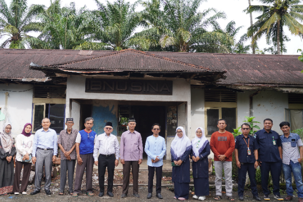 Kunjungan Direktur, Pengurus dan Pengawas ke Balai kesehatan Ibnu Sina Kapar untuk meninjau kembali perencanaan kedepannya.