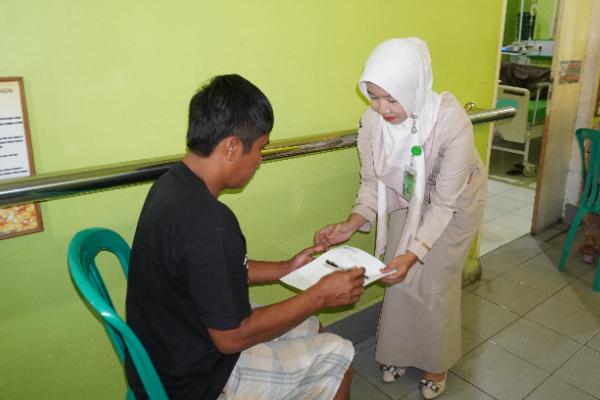 Penyuluhan Kesehatan Tentang Risiko Pasien Jatuh